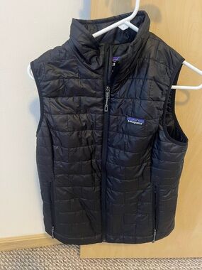 Patagonia women’s nano puff vest. Small.
